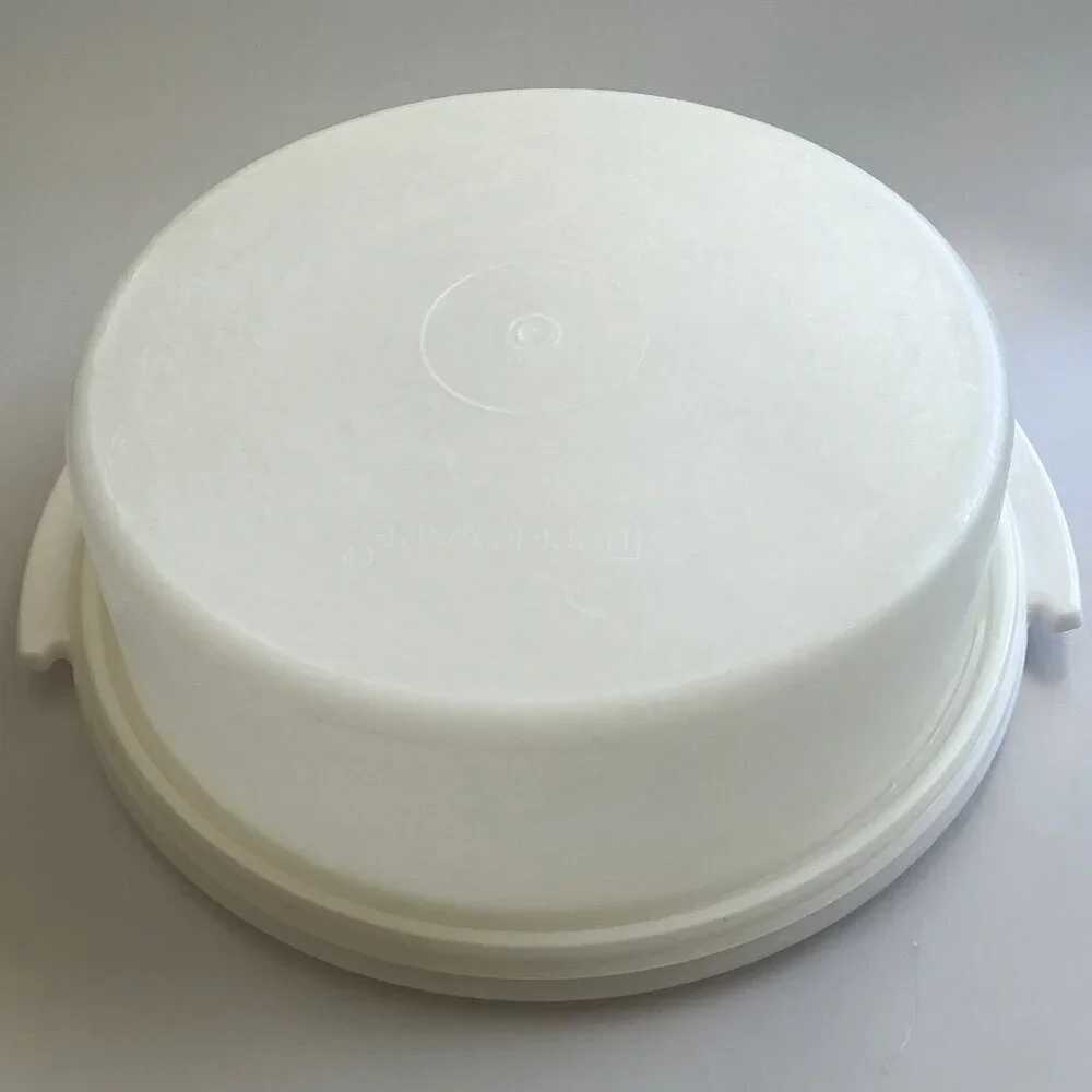 VINTAGE TUPPERWARE CAKE TAKER